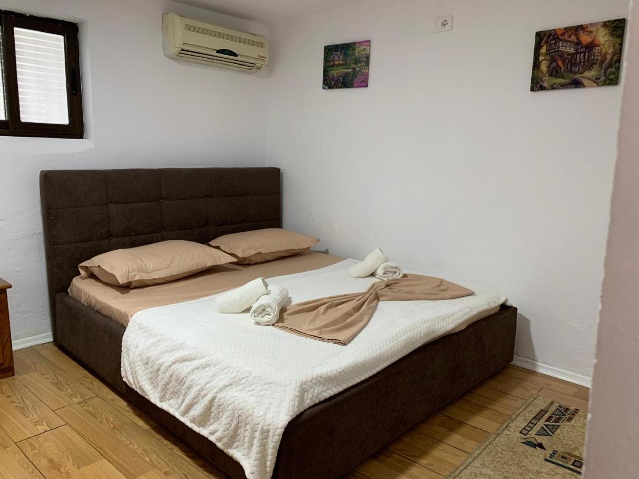 Guesthouse N&B Berat Exterior photo